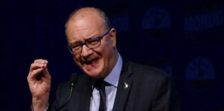 Proposta di Valditara al Consiglio UE “Divieto di usare gli smartphone in classe”