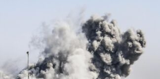 Bombardato un campo d’accoglienza a Gaza, 16 le vittime del raid