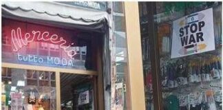 “Israeliani non benvenuti”, polemiche su cartello in negozio a Milano