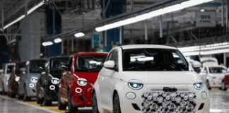 Mirafiori, ecco i primi esemplari della nuova 500 ibrida