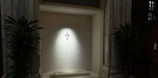 Mattarella visita la tomba di Papa Francesco a Santa Maria Maggiore