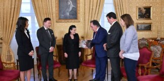 Il compositore Pietro Cangiano presenta la sua opera alla presidente di Malta Spiteri Debono