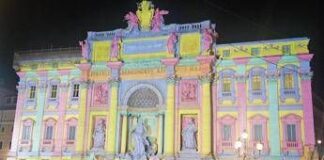Roma, Fontana di Trevi illuminata per gli Internazionali di tennis