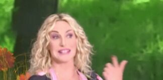 Simona chiama e… ride! L’esilarante momento con Antonella Clerici a ‘È sempre mezzogiorno’