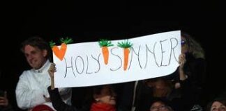 Sinner, da “Habemus Jannik” a un “Paul, te c’ha fatto crede”: cori e cartelloni al Foro