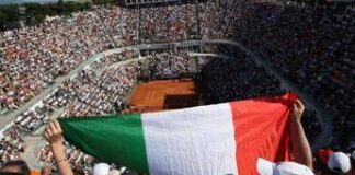 Sinner, un bambino ‘carota’ e un “forza Juve” per Bastoni: cori e cartelloni al Foro