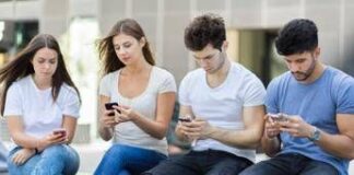 Social, report adolescenti Ue, per quasi la metà uso problematico, 10 anni fa era il 38%