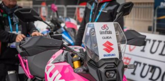 Suzuki presente al Giro d’Italia 2025 con una flotta di 50 moto