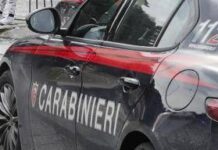Torino, tenta di uccidere la madre con la sparachiodi e chiama il 112