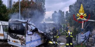 Torri di Quartesolo, Vigili del fuoco: incendio attorno alle 20:30 di sabato in un campo rom: distrutta una roulotte in via Boschi Torri di Quartesolo, Vigili del fuoco intervengono per incendio