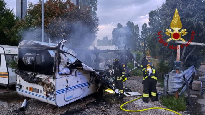 Torri di Quartesolo, Vigili del fuoco intervengono per incendio Torri di Quartesolo, Vigili del fuoco intervengono per incendio