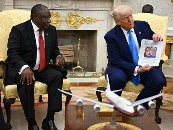 Trump e il “genocidio dei bianchi” in Sudafrica: ‘agguato’ con video a presidente Ramaphosa
