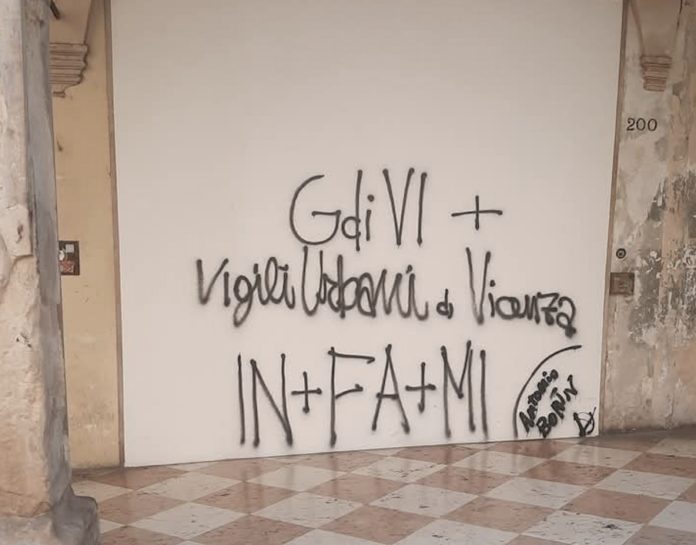 Vicenza sotto attacco: il Giornale di Vicenza e la Polizia locale nel mirino di scritte infamanti Vicenza sotto attacco: il Giornale di Vicenza e la Polizia locale nel mirino di scritte infamanti