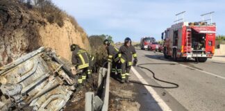 Auto si incendia dopo un incidente nel ragusano, conducente morta carbonizzata