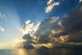 Weekend di caldo e sole, poi arrivano forti temporali