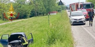 Cornedo Vicentino, scontro tra due auto, una finisce in un fosso. Cinque feriti cornedo vicentino incidente stradale