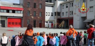 I bambini alla scoperta del lavoro dei vigili del fuoco: mattinata al Comando provinciale di Vicenza per le scuole elementari mattinata dai vigili del fuoco per i bambini delle elementari