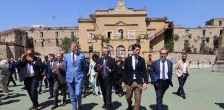 Il ministro Giuli e il sindaco di Napoli Manfredi in visita al Real Albergo dei Poveri