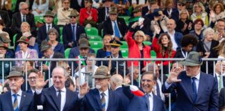 Adunata Alpini a Biella, polemiche per “Faccetta Nera”: intervengono Crosetto e ANA alpini adunata di biella