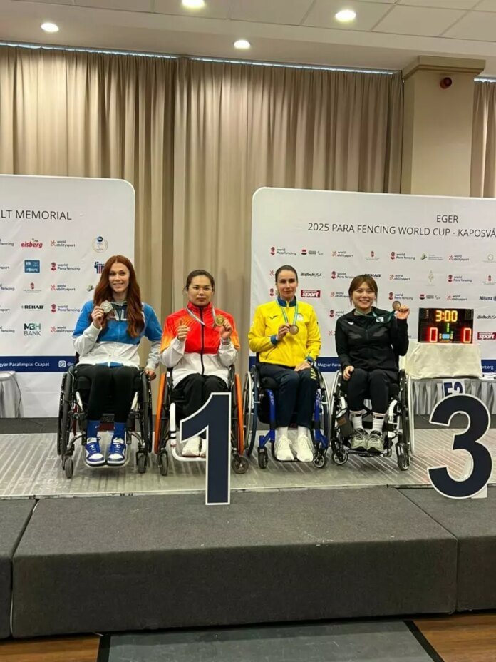 julia-markowska-spada-femminile