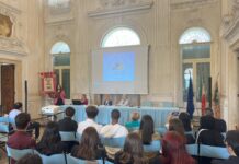 L’IIS Ceccato di Montecchio Maggiore vince il concorso per il logo di Vicenza Capitale della Gentilezza 2026 cerimonia premiazione logo Vicenza Capitale della gentilezza