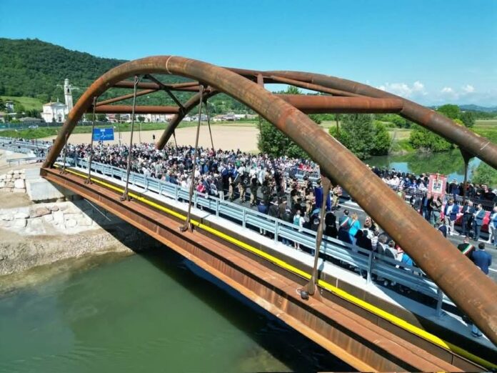 ponte secula corteo corteo sul nuovo ponte di secula