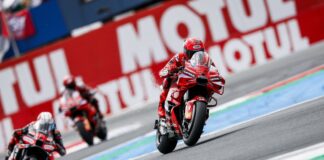 Marc Marquez vince ad Assen, podio per Bezzecchi e Bagnaia