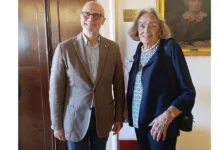 Bertoliana, nuova donazione arricchisce l’Archivio Lampertico. Alberto Galla: memoria familiare e patrimonio collettivo Alberto Galla, presidente della Bertoliana, con Luciana Lampertico Marchisio