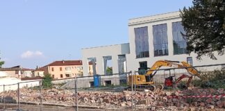 “Scultura Centrale”: arte e partecipazione all’ex Centrale del Latte di Vicenza, futuro centro civico con abbattimento muro di cinta Area ex Centrale del latte, lavori di abbattimento del vecchio muro di cinta che da su via Mentana verso la guardia medica