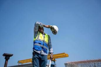 Caldo, alert lavoratori outdoor, il medico: “Oggi si può valutare rischio in real time”