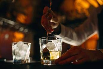 Caldo: ghiaccio e rischio salute, le regole per bar, ristoranti, pub e discoteche