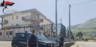 Case familiari usate per lo stoccaggio della droga a Santa Cristina Gela, tre misure cautelari
