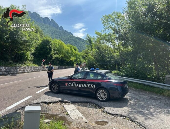 Cogollo del Cengio 2 controlli dei carabinieri sulla sp 349 del Costo