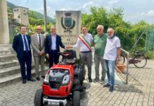 Un trattorino tosaerba per gestire in sicurezza il verde pubblico: è il dono di Bvr Banca Veneto Centrale al Comune di Longare consegna tosaerba a Longare da BVR Banca Veneto Centrale