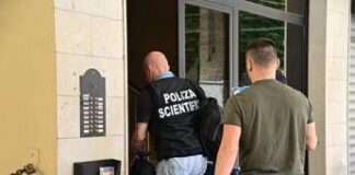Coppia uccisa in casa a Bologna, coinquilino ripreso prima della fuga: il punto degli investigatori