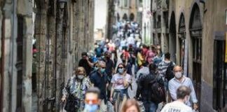 Covid, di nuovo mascherine, isolamento e vaccini? Cosa ha detto l’Ecdc