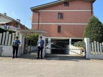 Donna trovata morta in casa nel Torinese, ipotesi femminicidio