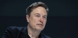 Musk “Il servizio internet Starlink è attivo in Iran”