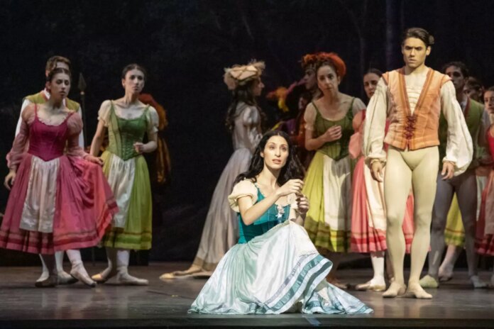 GISELLE-in-primo-piano-Martina-Pasinotti-a-destra-Alessandro-CasaC-Teatro-Massimo-Palermo-rosellina-garbo-2025_RG_3013