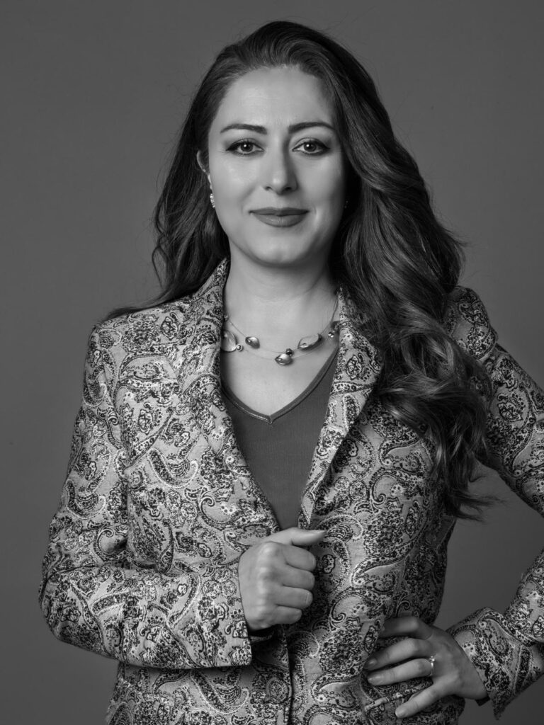 Giornalista iraniana Hana Namdari