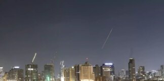 Nuova ondata di missili dall’Iran, colpito anche l’ospedale di Beer Sheva. Israele “Superata la linea rossa”