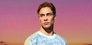 La Juventus presenta la seconda maglia, ma ai tifosi non piace