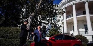 Lite con Musk, Trump ora pensa di vendere la sua Tesla rossa