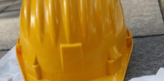 Muore mentre lavora sotto il sole nel bolognese e l’Emilia Romagna ferma le attività in ore calde