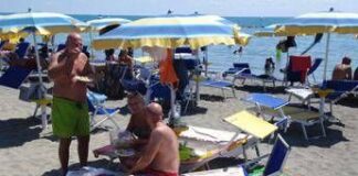 Ostia, 20 ingressi omaggio per clienti rimasti senza spiaggia dopo i sequestri