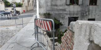 Sfregiato il Ponte San Michele, Bez e Dal Pra Caputo: “Atto incivile contro Vicenza, serve giustizia e rispetto” Ponte San Michele sfregiato (foto Corrado Marangoni)