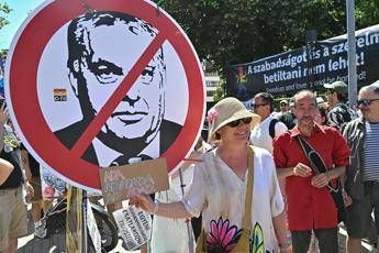 Pride a Budapest, ira Orban: “Spettacolo ripugnante ordinato da Bruxelles”