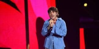 Rkomi annulla i concerti estivi e annuncia il tour nei teatri: il cambio di rotta