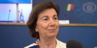 Rocella: “Per fare famiglia serve famiglia, rafforzeremo centri come hub servizi”