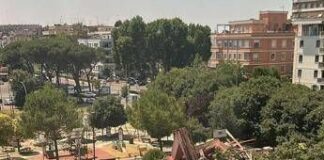 Roma, crolla struttura in legno al Flaminio